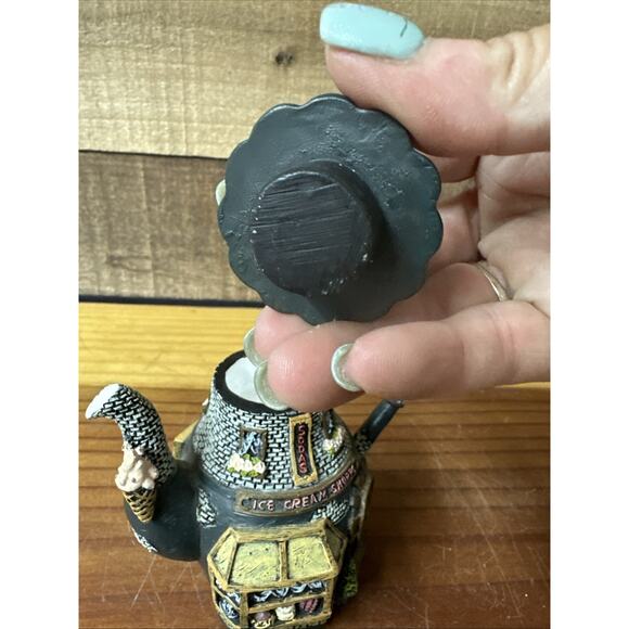 Hometown Teapot Cottage Ice Cream Shoppe Miniature Village - Picture 5 of 7